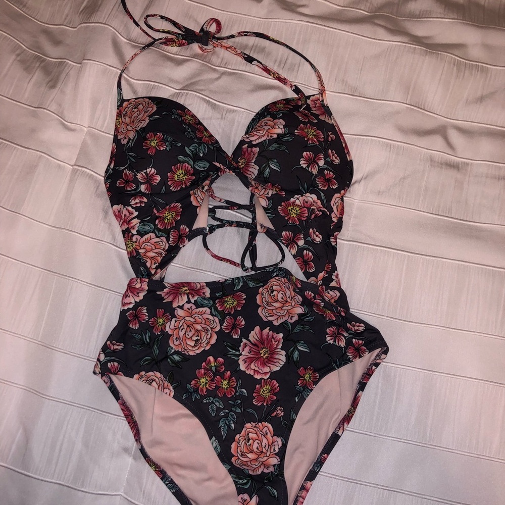 One piece 36B
